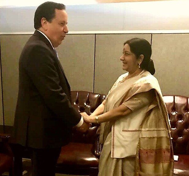 Tunisian Finance Minister Khemaies Jhinaoui and Sushma Swaraj.
